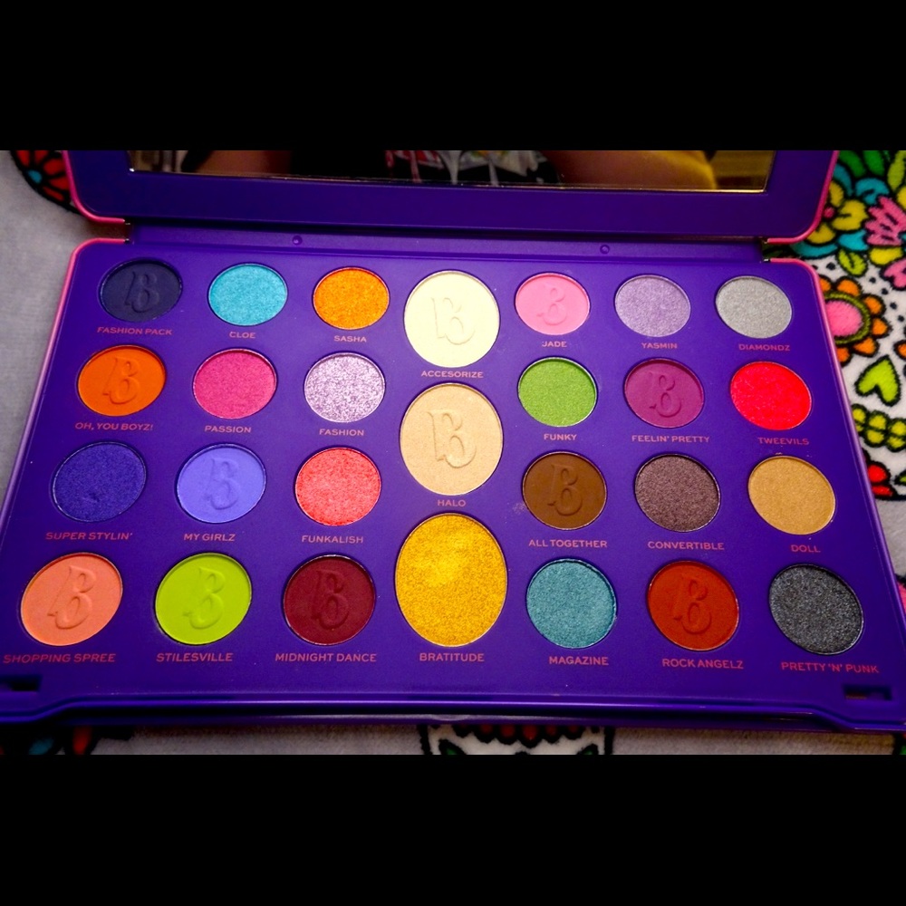 Makeup revolution bratz big palette
